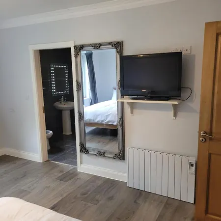 Large En-suite